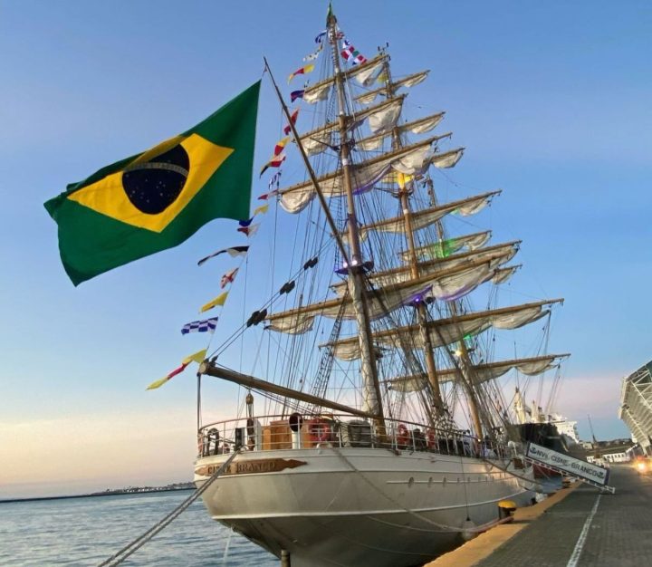 Navio-veleiro Cisne Branco chega a Salvador e abre para visitação gratuita neste domingo (13)