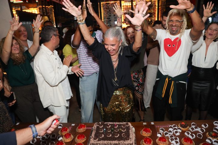 Astrid Fontenelle fecha restaurante em SP e promove roda de samba para celebrar aniversário; veja fotos