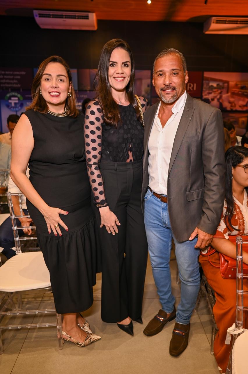 Mariana Simas, Carla Simas e Theodomiro Baptista