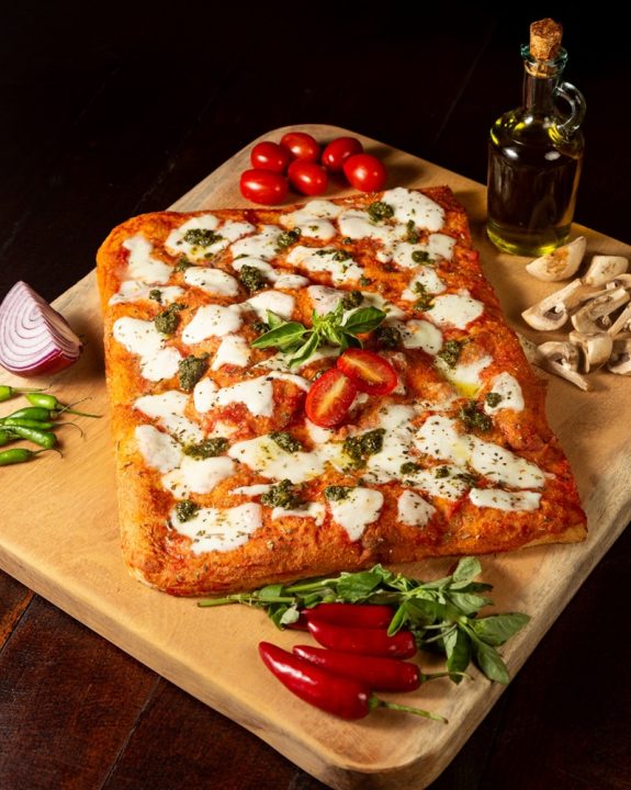 Nova Pizza Social Club aposta na tradição da pizza romana no Rio Vermelho