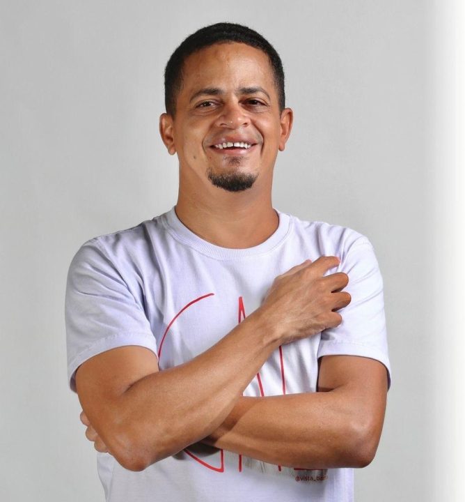 Comunicador baiano James Martins anuncia lançamento do seu primeiro livro de poesia
