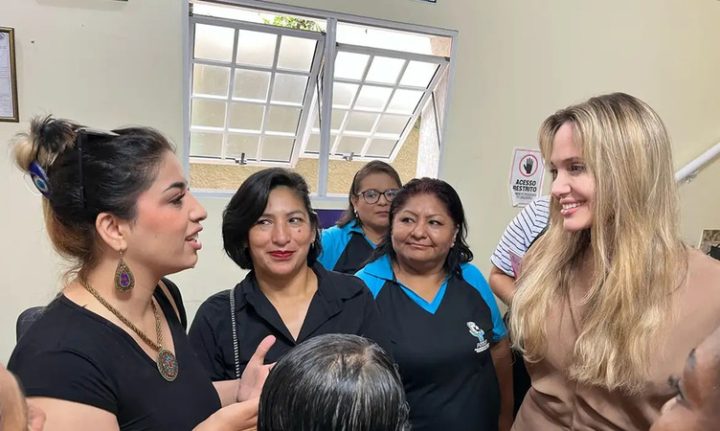 Angelina Jolie visita centro de imigrantes e refugiados em São Paulo