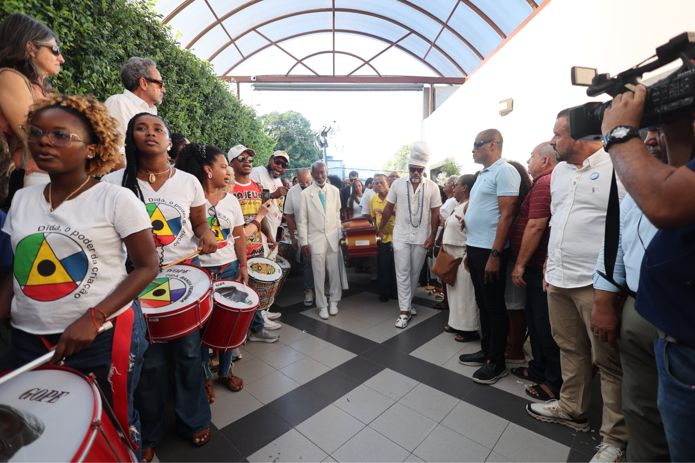 José Raimundo, Luana Assisz e Marrom: jornalistas baianos celebram legado de Wanda Chase em despedida