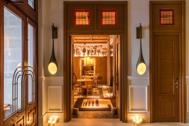 Casa particular ou hotel de luxo? Conheça refúgio assinado por Philippe Starck em Madrid