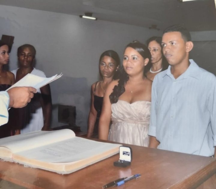 Baiana descobre que é casada com o próprio cunhado após erro em cartório