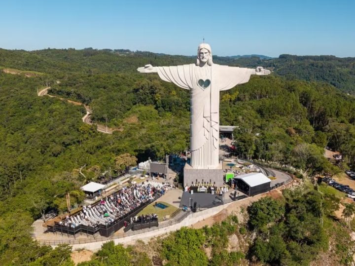 Complexo com Cristo maior que o Redentor é inaugurado no Rio Grande do Sul