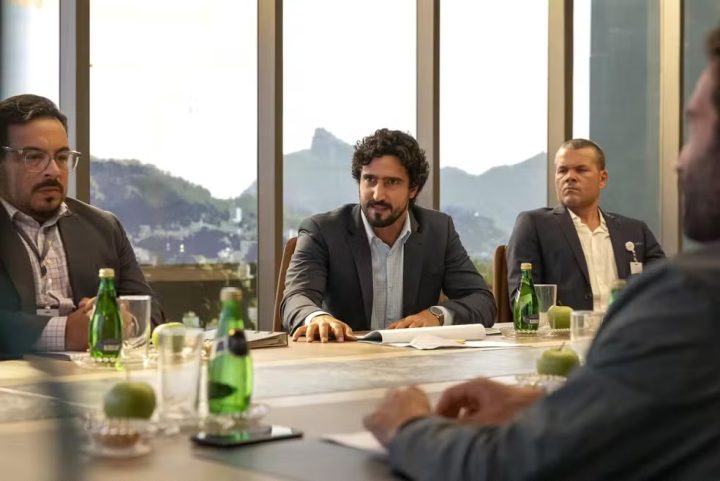 Em Vale Tudo, Ivan impressiona Odete Roitman e é promovido