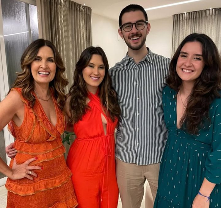 ‘Dia do Filho’: Fátima Bernardes e mais famosos abrem álbum de fotos nas redes sociais