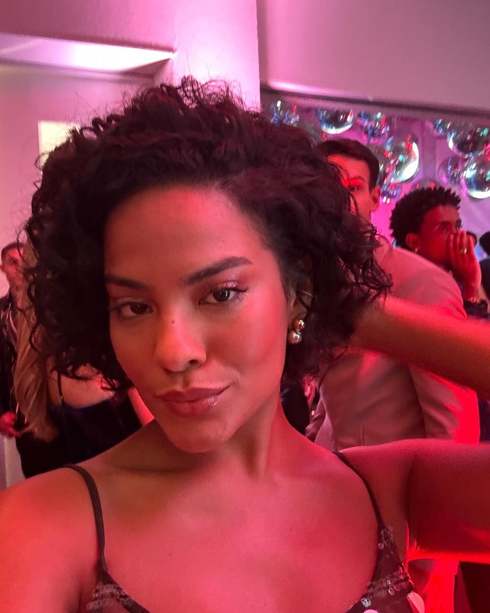 Personagem de Vale Tudo, Maria de Fátima ganha perfil oficial nas redes sociais
