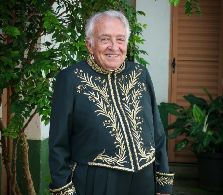 Edgard Telles Ribeiro toma posse na ABL e critica impacto da IA na cultura
