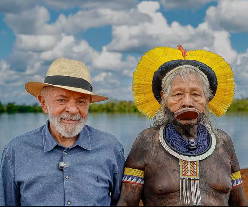 Cacique Raoni é condecorado com Ordem Nacional do Mérito, mais alta honraria da República