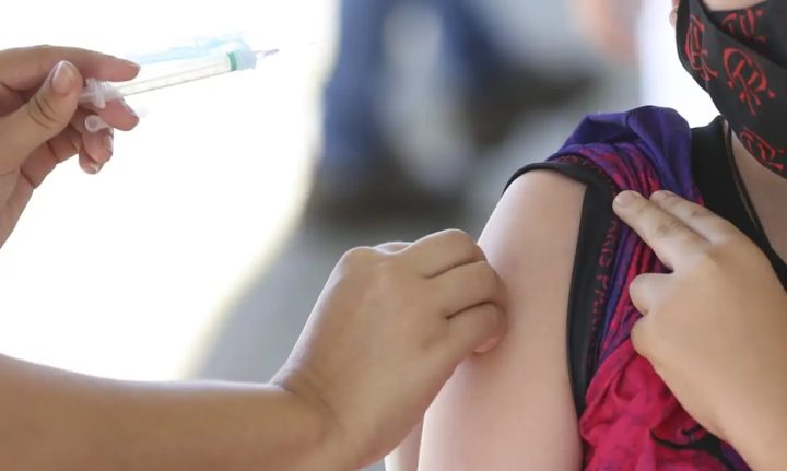 Governo anuncia campanha nacional de vacinação nas escolas