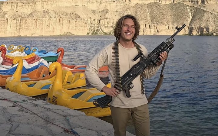 Youtuber americano é preso após deixar Coca-Cola Diet para povo indígena isolado na Índia