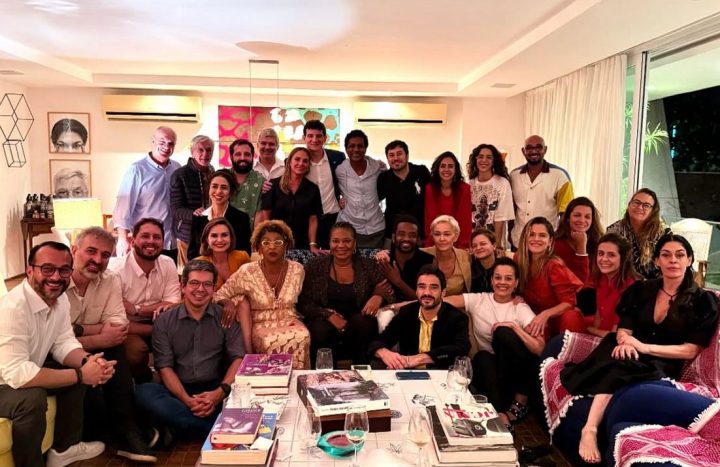 Margareth Menezes se reúne com artistas na casa de Caetano Veloso para discutir avanços na cultura