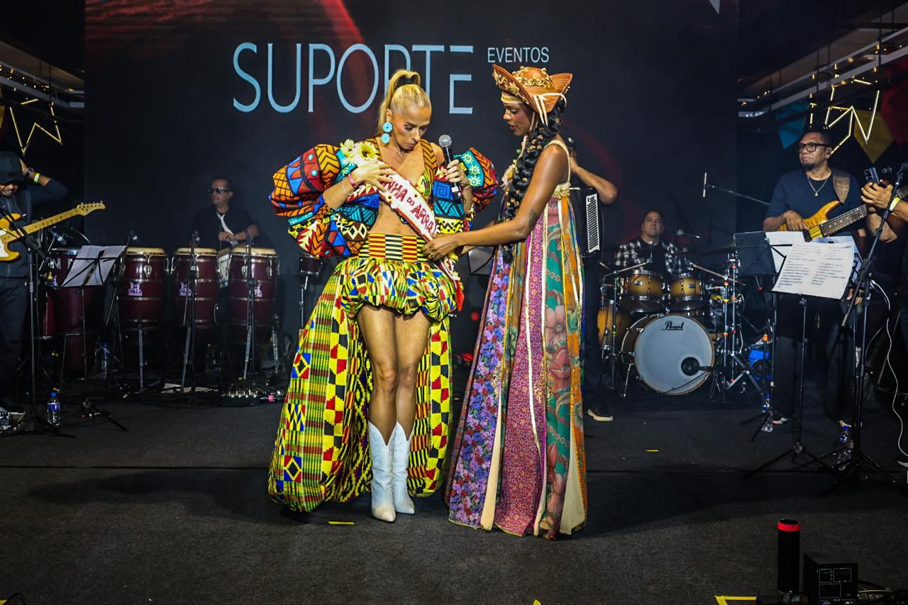 Adriane Galisteu é homenageada