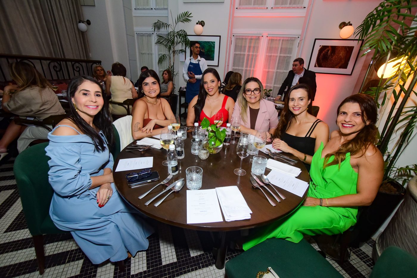 Simone Silva Pereira, Amanda Cutalo, Gabriela Lima, Andreia Garcia Graziele Reis e Ana Paula Leal