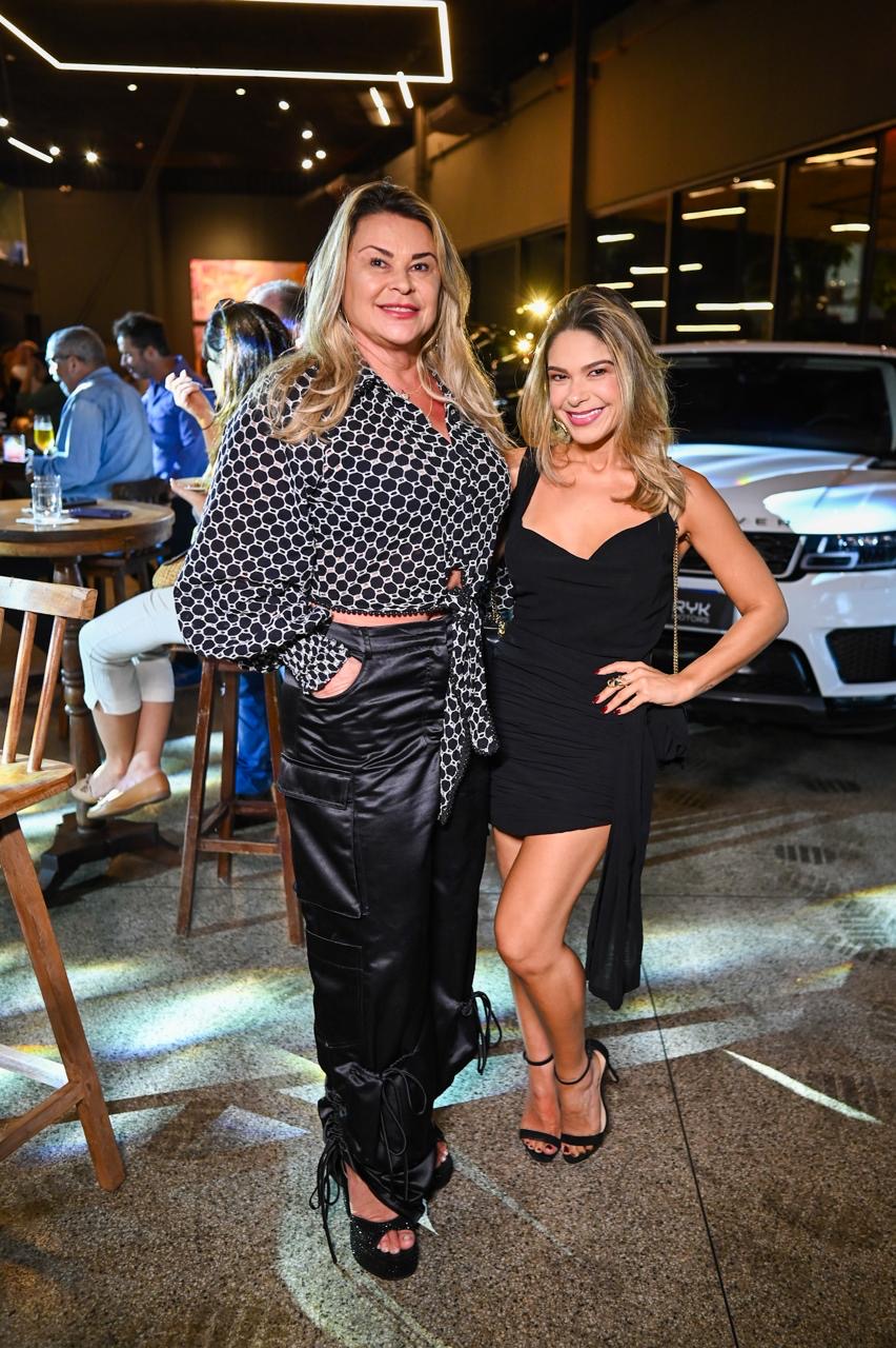 Karina e Júnia Penna