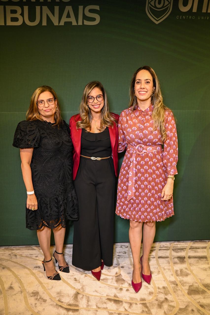 Fabiana Lino, Esmeralda Halana e Viviane Vilas Boas