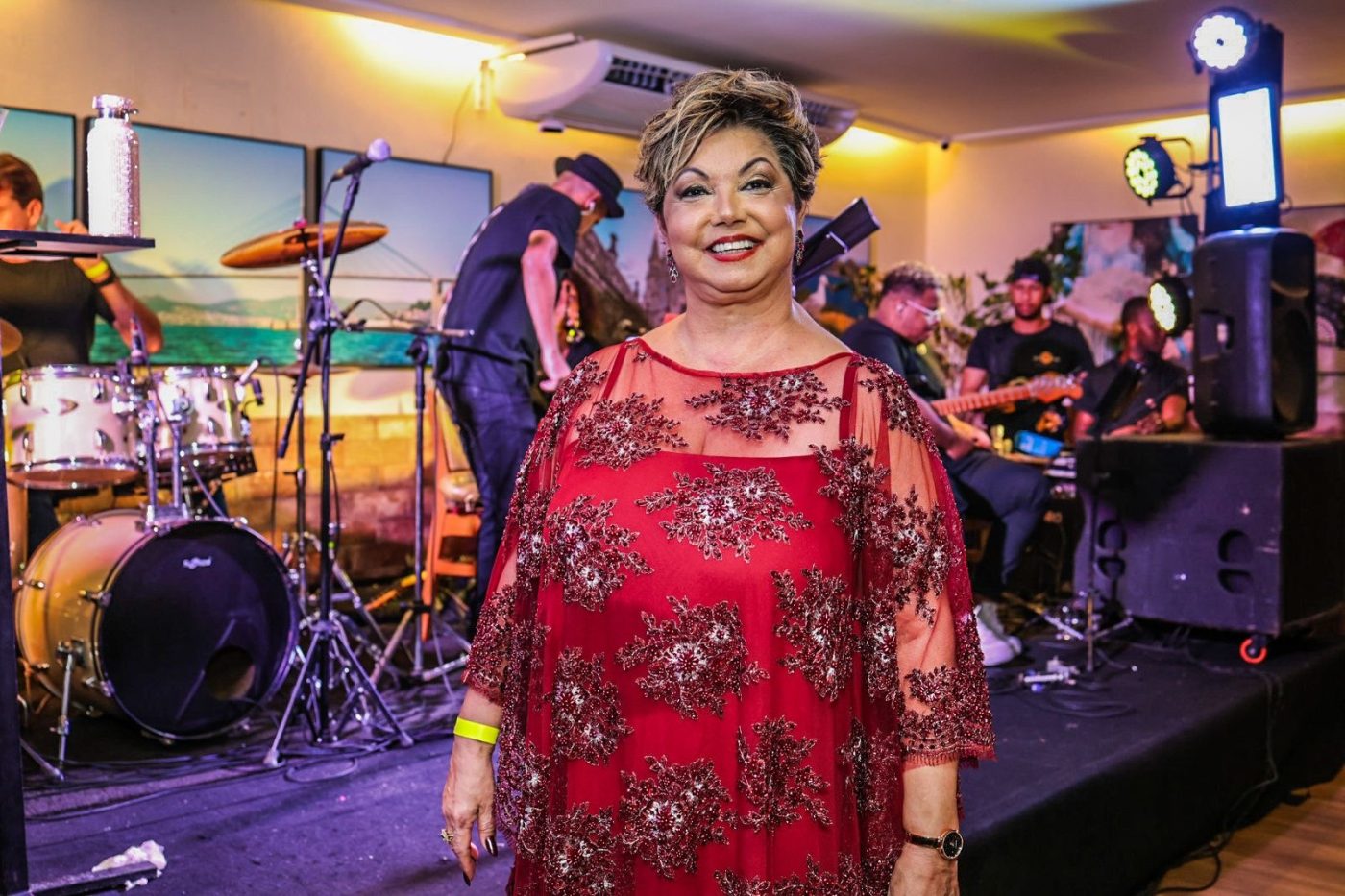 Giro de fotos: desembargadora Gardênia Duarte apresenta show no Clube Espanhol