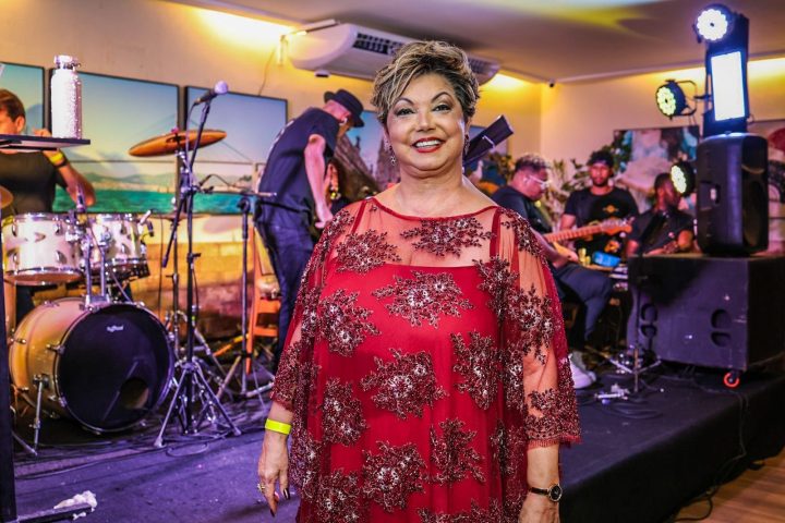 Giro de fotos: desembargadora Gardênia Duarte apresenta show no Clube Espanhol