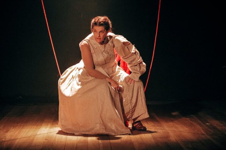 Salvador recebe espetáculo inédito da filósofa Lúcia Helena Galvão