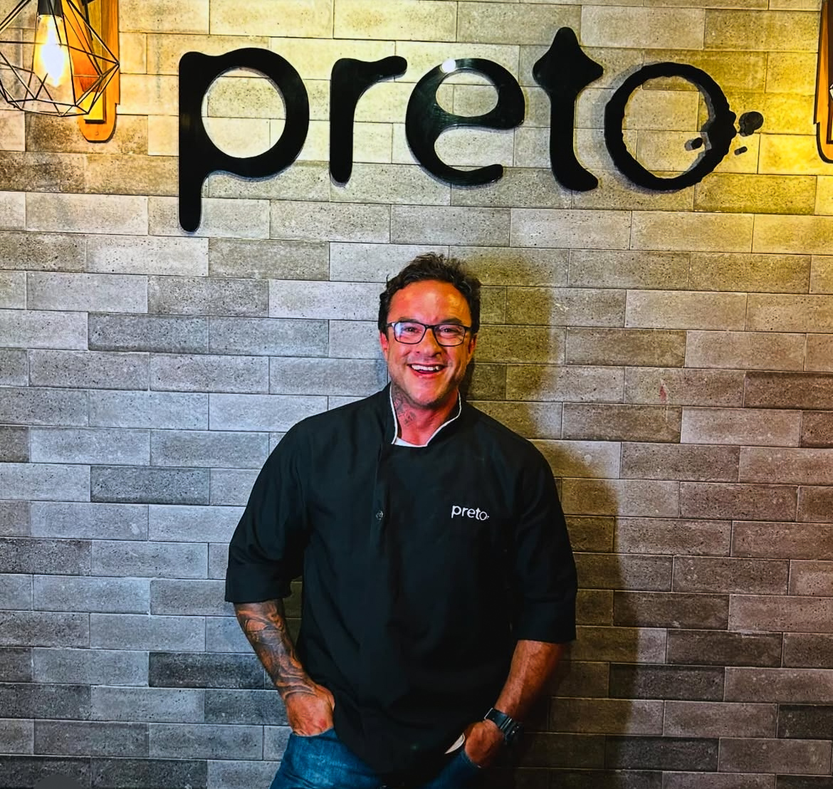 Preto Bar celebra 15 anos com novo chef à frente da cozinha