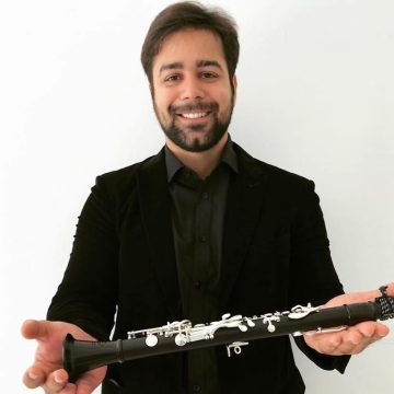 Clarinetista da Orquestra Sinfônica da UFBA entra para seleto grupo de artistas de prestigiada marca
