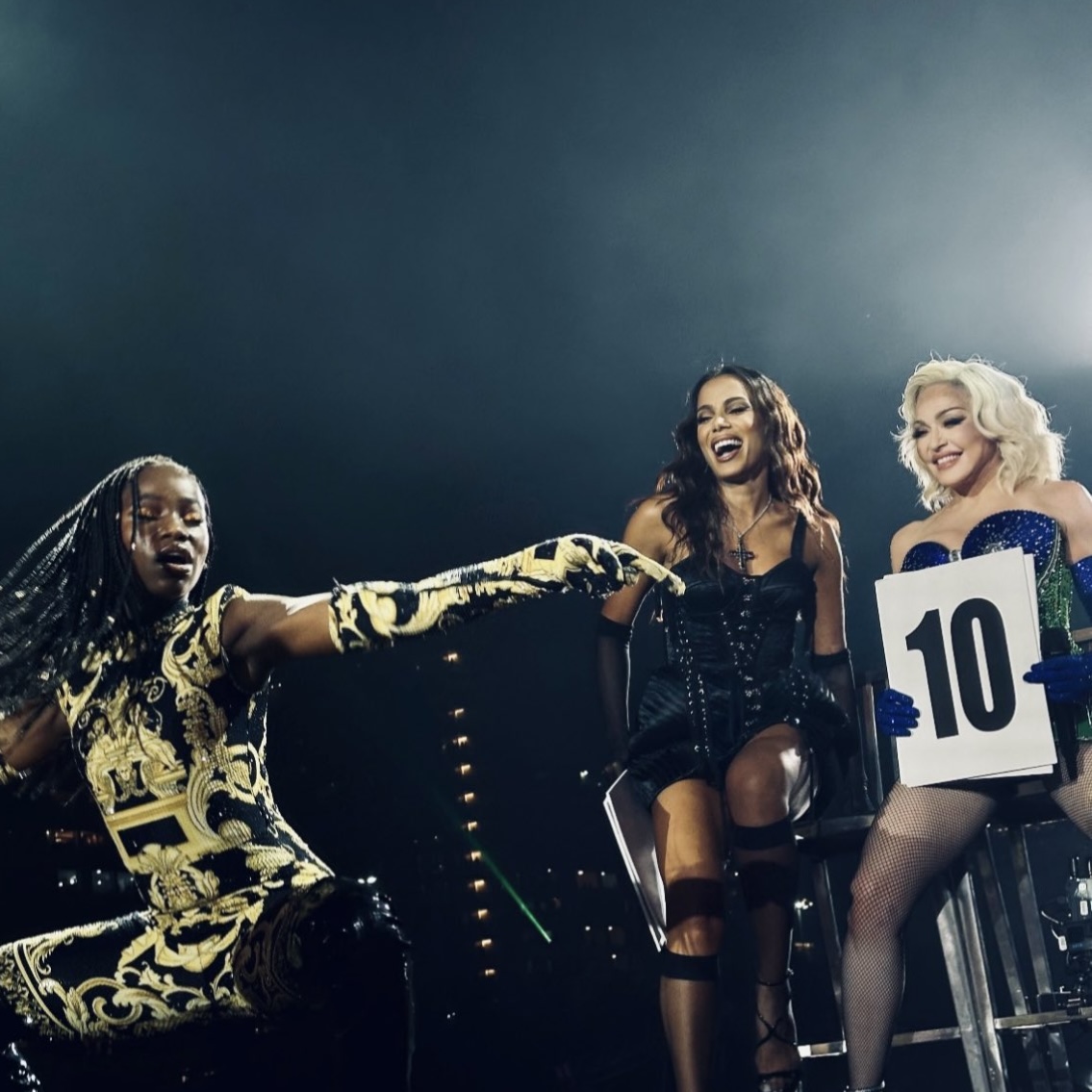 Madonna manda recado carinhoso para o Brasil e relembra momento icônico com Anitta e a filha Estere