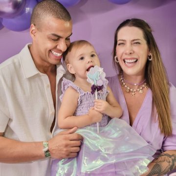 Thiago Oliveira e Bruna Matuti celebram aniversário da filha com festa intimista na Bahia