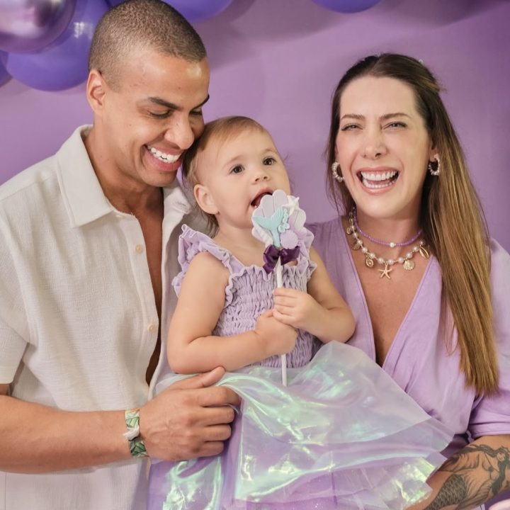 Thiago Oliveira e Bruna Matuti celebram aniversário da filha com festa intimista na Bahia