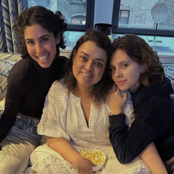 Bela Gil visita Preta Gil nos EUA e registra momento com a filha Flor: ‘A gente ama tanto ela’