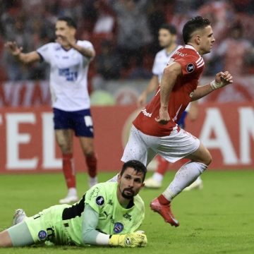 Virada elimina o Bahia e garante liderança do Inter na Libertadores