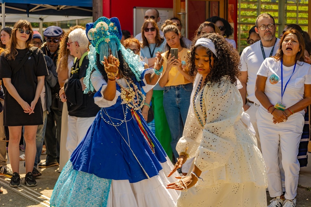 Festa de Iemanjá em Paris: artista baiano leva celebração afro-brasileira gratuita para Saint-Ouen