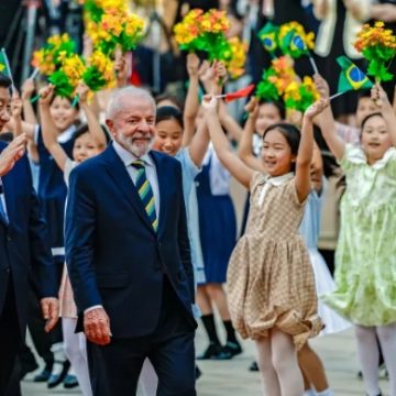Vídeo: Lula é recebido por presidente da China ao som de clássico de Gilberto Gil