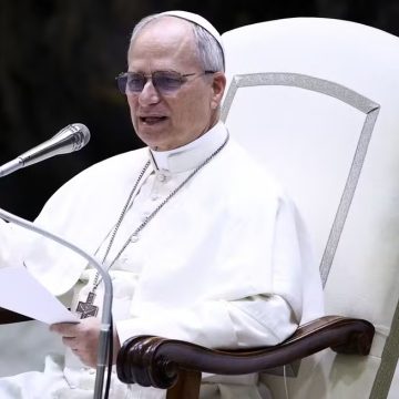 Em primeiro encontro com a imprensa, Papa pede libertação de jornalistas presos e fim da ‘guerra de palavras’