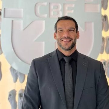 Novo presidente da CBF, Samir Xaud descarta camisa vermelha na Seleção