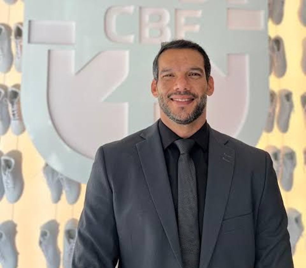 Novo presidente da CBF, Samir Xaud descarta camisa vermelha na Seleção