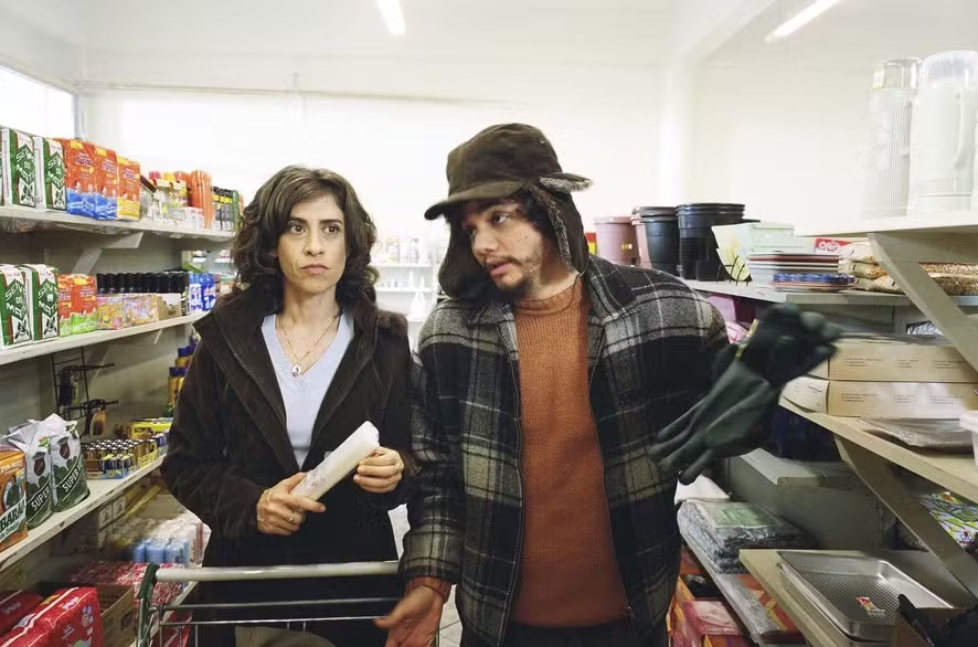 Com Wagner Moura e Fernanda Torres, ‘Saneamento Básico’ volta aos cinemas nesta quinta (29)
