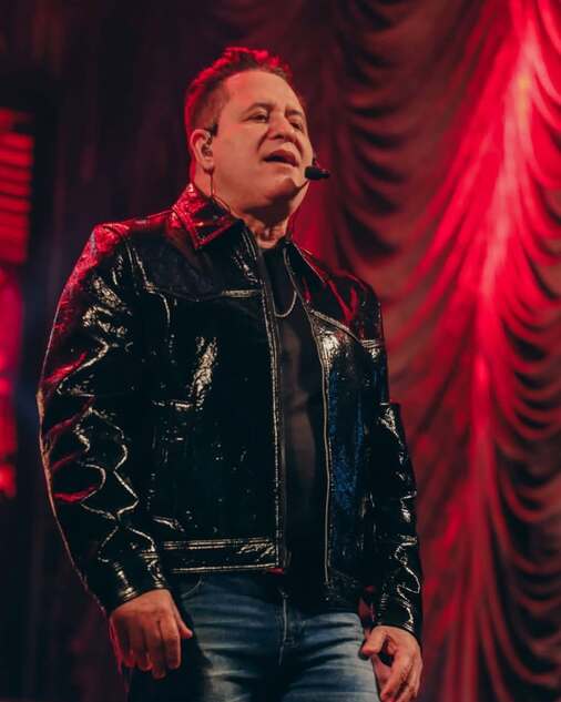 Marrone recebe alta após cair e bater a cabeça durante show em Goiás