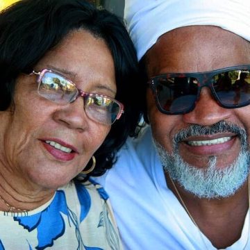 Carlinhos Brown exalta amor pela mãe, dona Madalena: “Templo e ternura”
