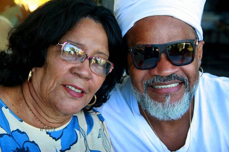 Carlinhos Brown exalta amor pela mãe, dona Madalena: “Templo e ternura”