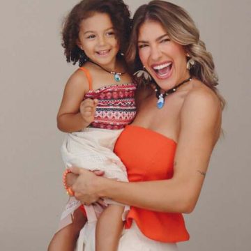 Lore Improta ganha homenagem da filha pelo Dia das Mães e cai no choro