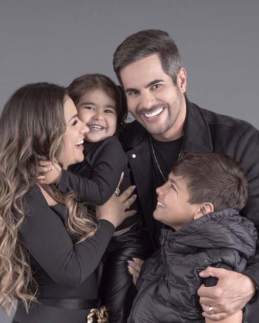 Simone Mendes fala sobre desafios de conciliar trabalho e maternidade: ‘Não abro mão desses momentos’