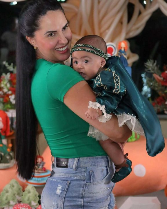 Graciele Lacerda encanta ao combinar look de treino com a filha Clara; veja fotos