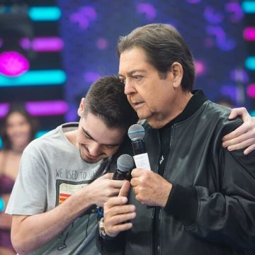 Filho de Faustão, João Silva emociona com homenagem ao pai: “Eterno ídolo”
