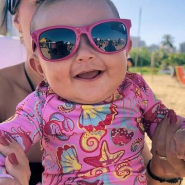 Filha de Graciele Lacerda e Zezé encanta em primeiro passeio na praia; veja fotos