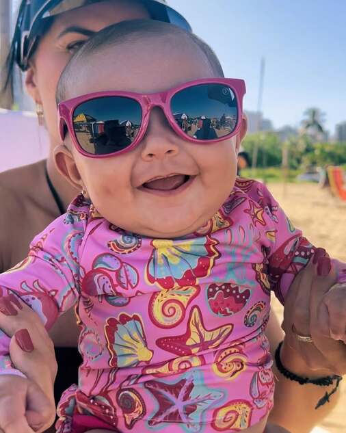 Filha de Graciele Lacerda e Zezé encanta em primeiro passeio na praia; veja fotos
