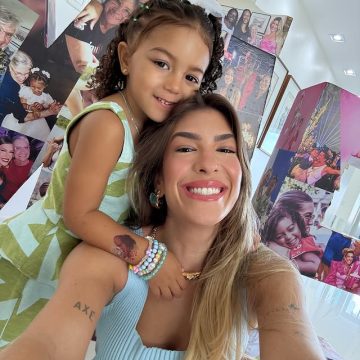 Lore Improta encanta com registros da filha Liz na aula de balé