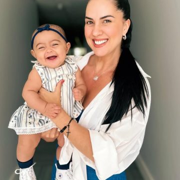Graciele Lacerda encanta com registros da filha Clara com a avó paterna; veja