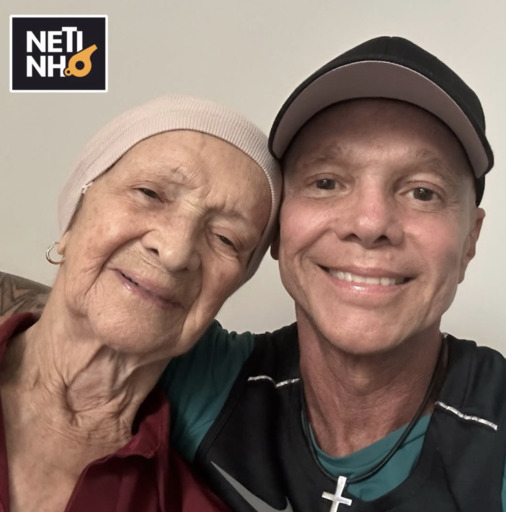 Em tratamento contra câncer, Netinho se declara em aniversário da mãe: “Guerreira”